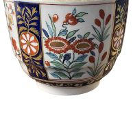 An 18th Century Worcester porcelain sucrier with Kakiemon design, Worcester crescent mark to base