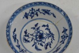 A Bow porcelain patty pan with blue and white decoration (a/f)