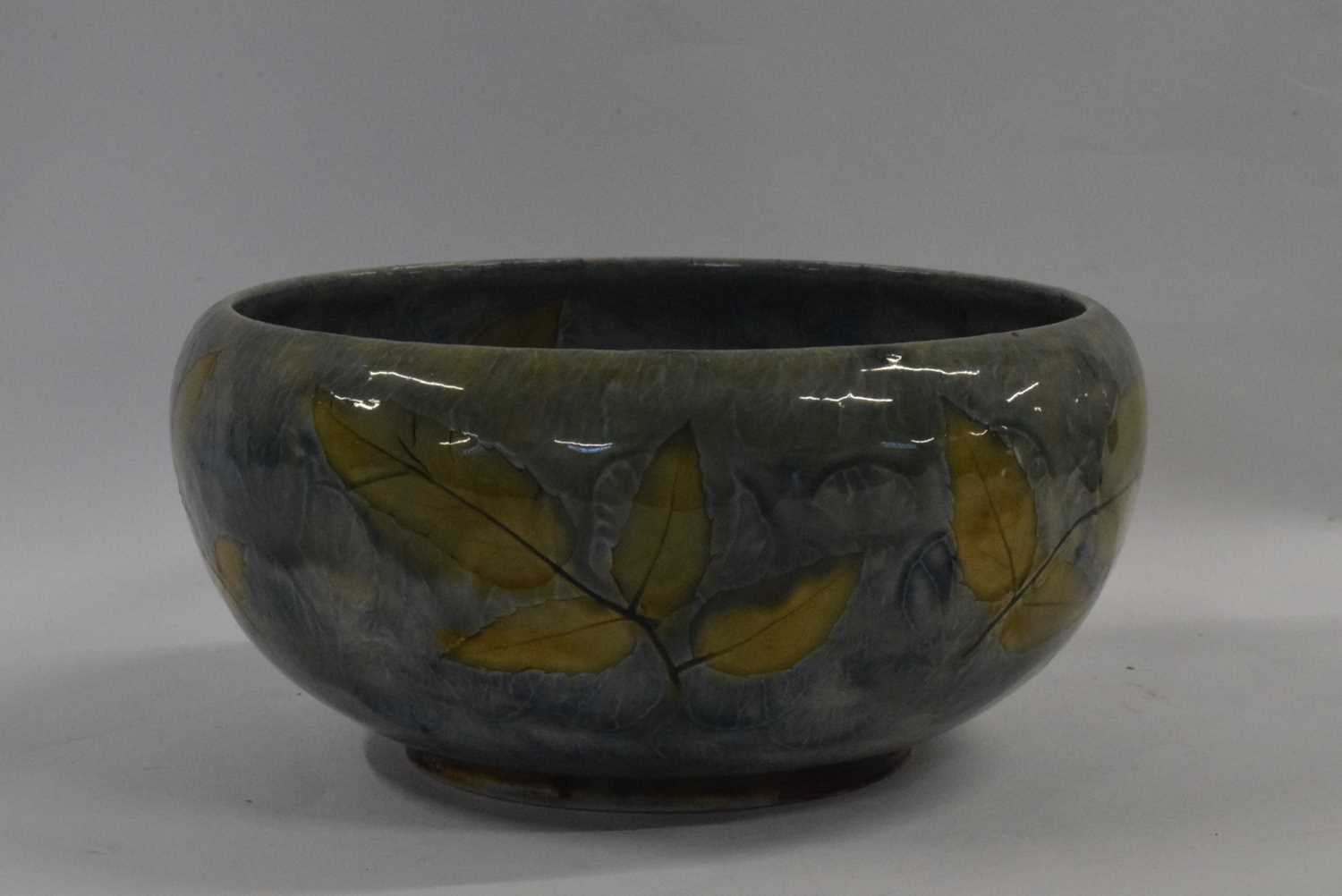 A Royal Doulton natural foliage wear designed bowl, 20cm diameter - Image 2 of 3