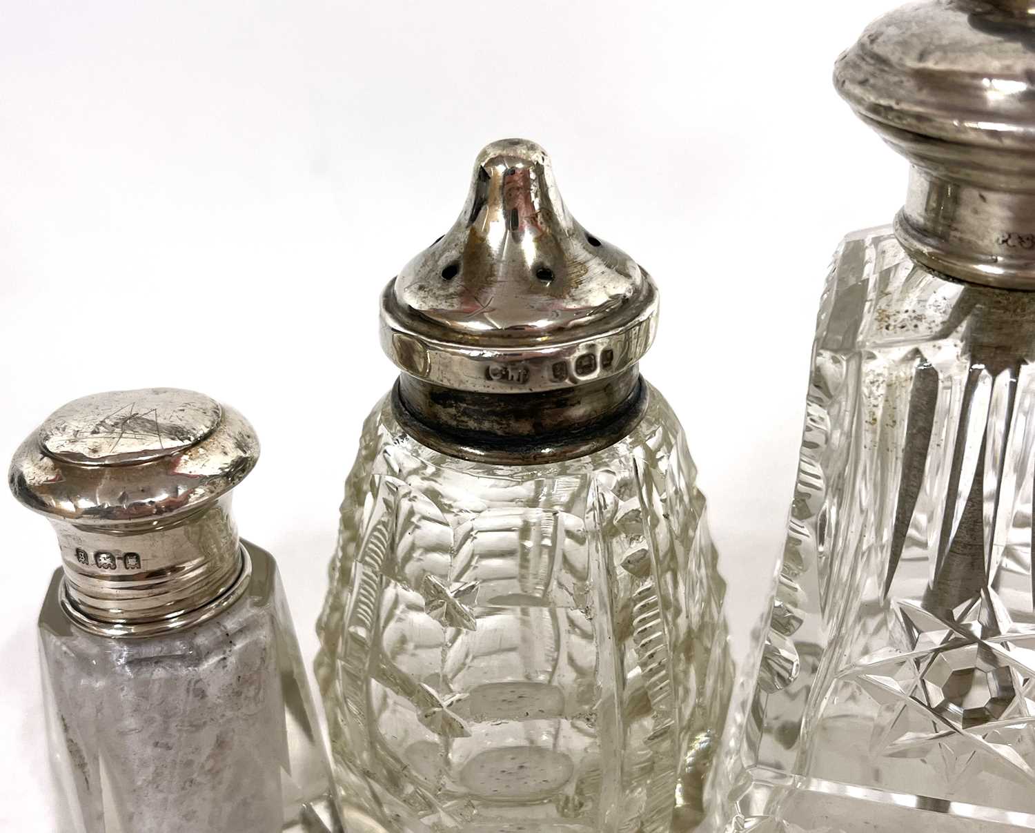 Group of five small glass bottles and a vase each with a silver/sterling mount, various dates and - Image 4 of 6