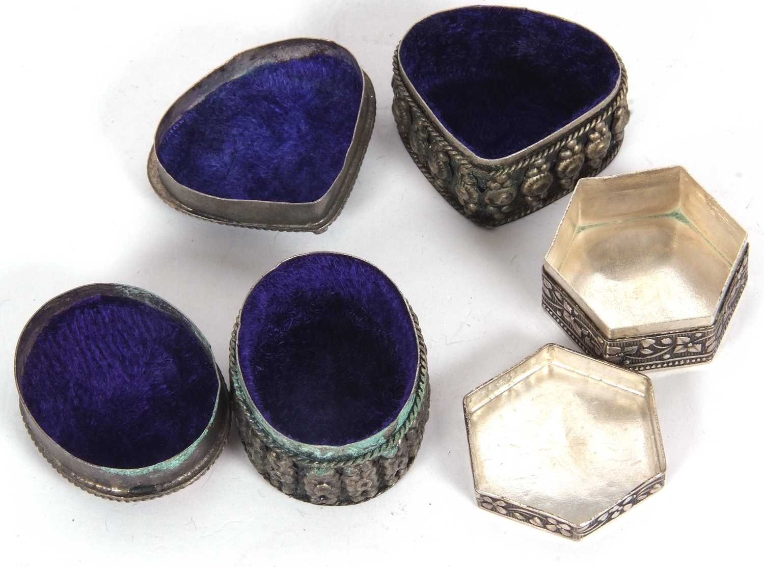 Group of three various (probably Indian made) ring boxes, part, oval and hexagonal shape, two with - Image 4 of 4