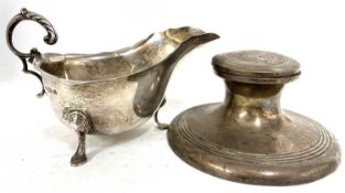 Mixed Lot: George V silver sauce boat having a card cut rim and flying scroll leaf cap handles