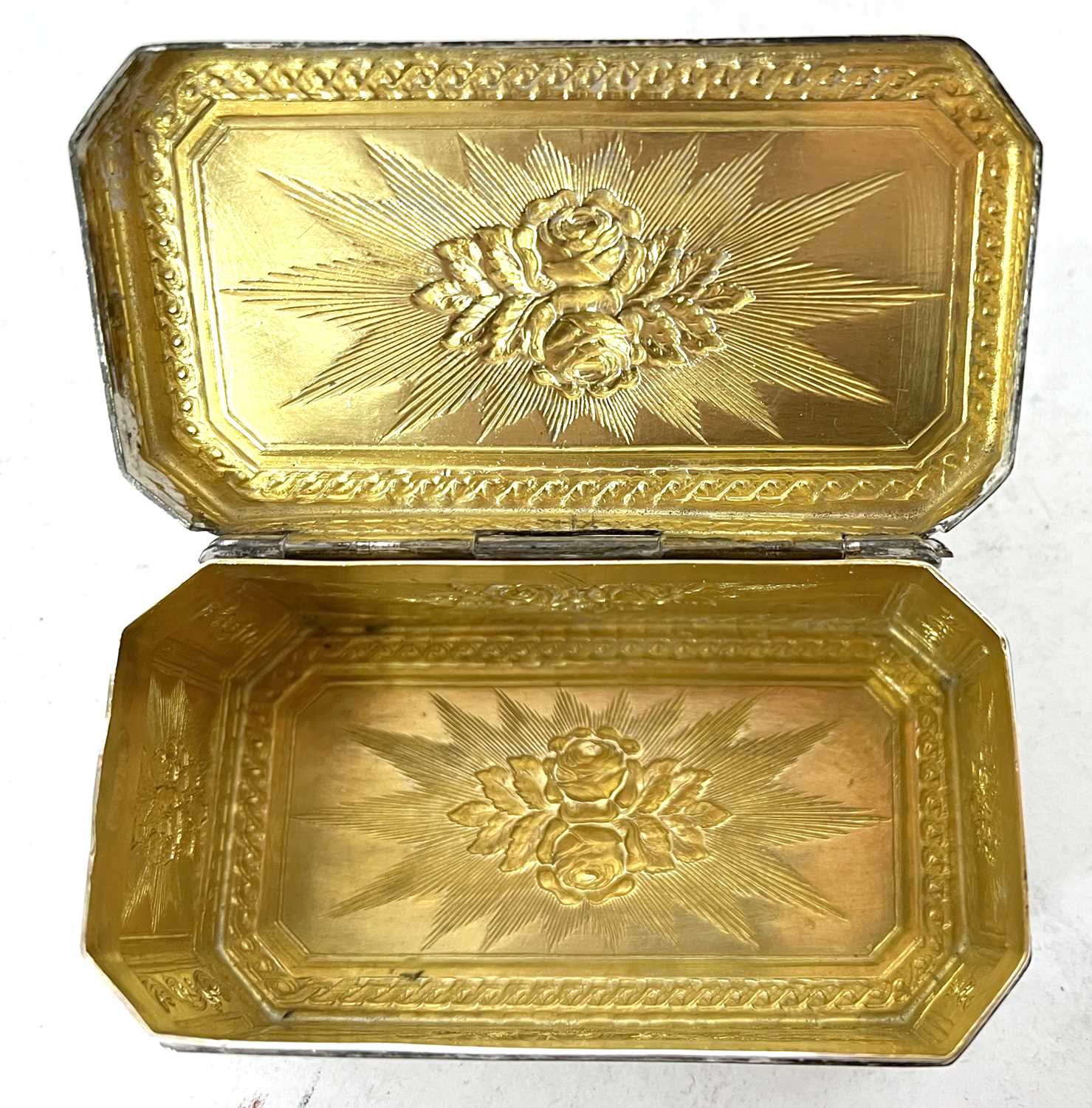 Import .925 trinket box assayed London 1907, marks for Boaz Moses Landeck of rectangular form, - Image 9 of 9