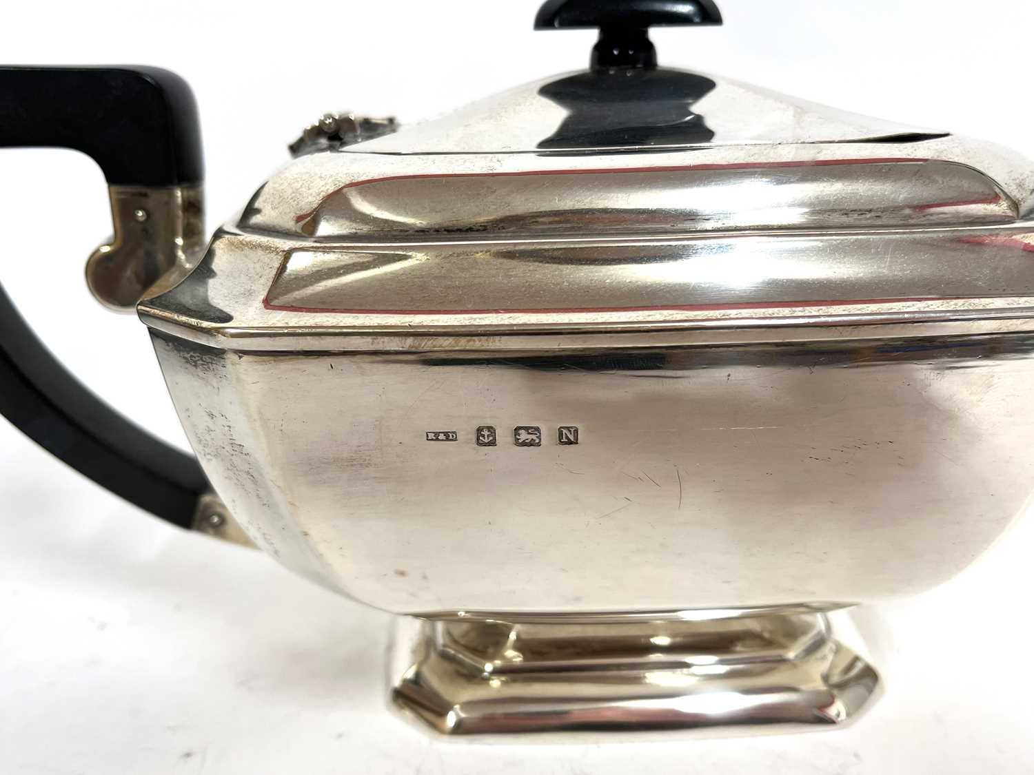 Art Deco silver three piece tea set of plain panelled form comprising teapot, sugar bowl and cream - Image 4 of 9