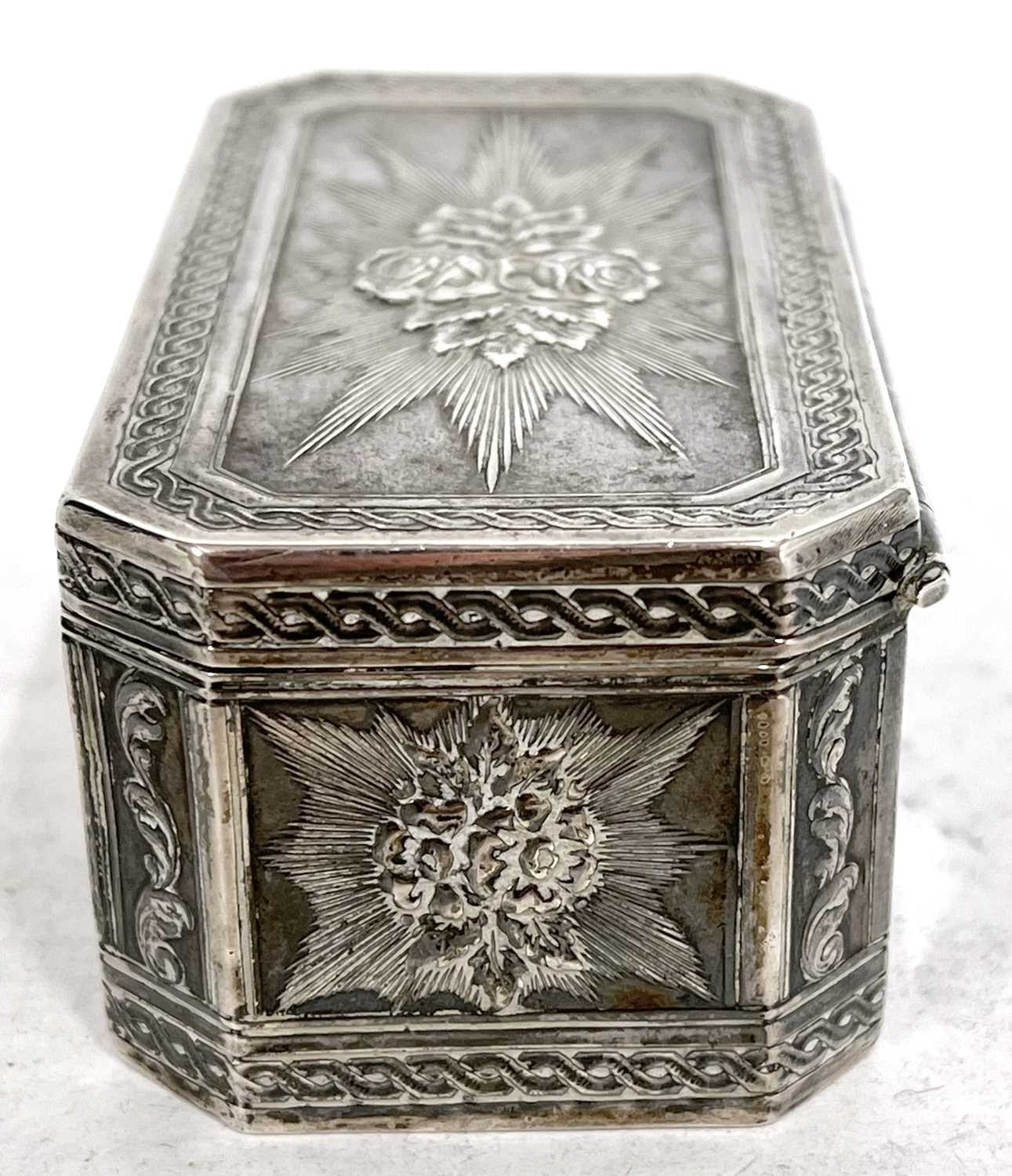 Import .925 trinket box assayed London 1907, marks for Boaz Moses Landeck of rectangular form, - Image 5 of 9