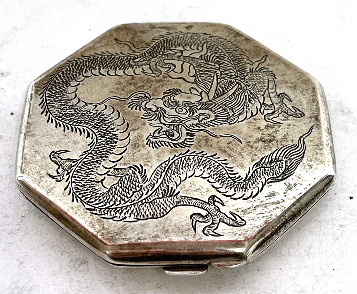 Mixed lot to include octagonal white metal ladies compact engraved to the front with a dragon having - Image 4 of 10