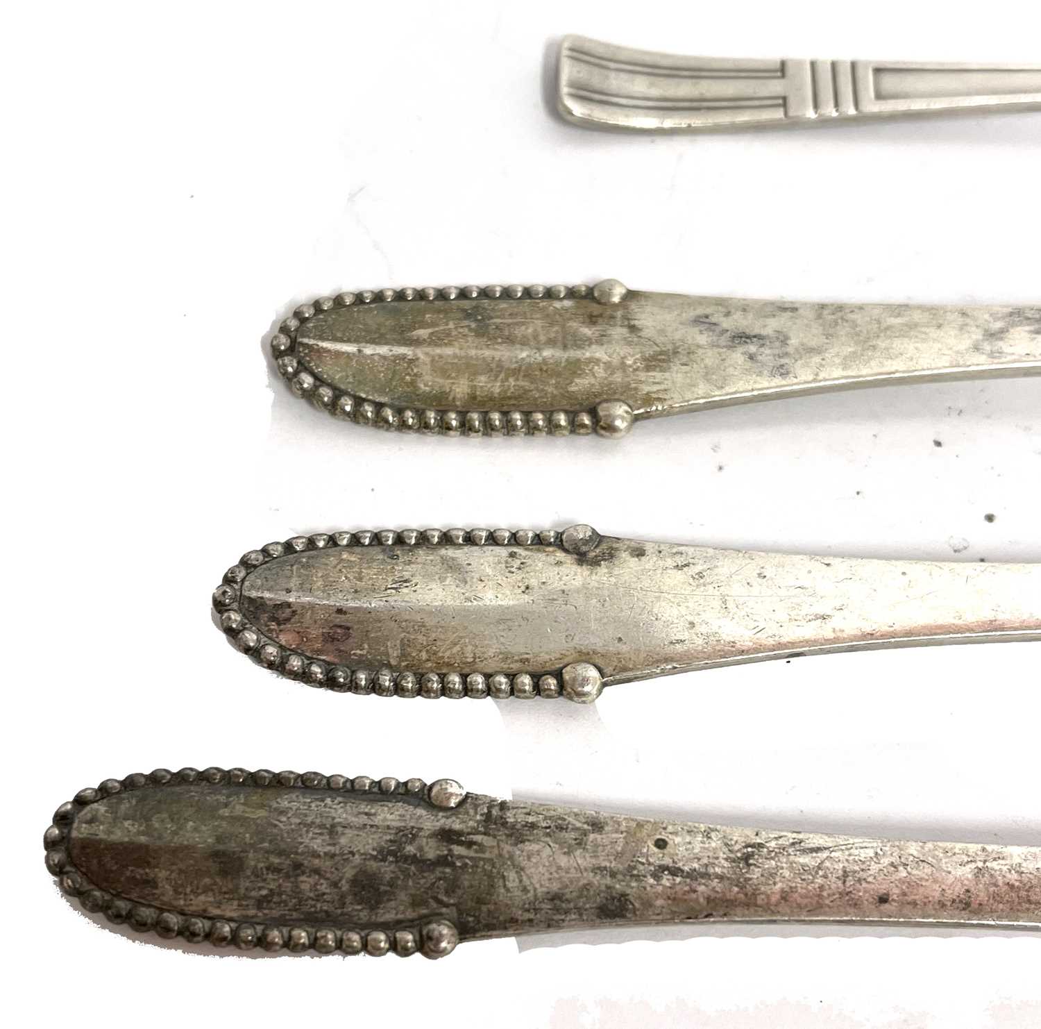 Mixed lot: A Georg Jensen beaded pattern serving knife and two forks, stamped Georg Jensen with - Image 4 of 8