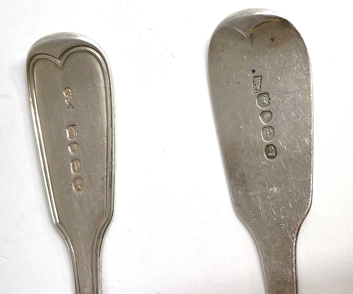 Mixed Lot: Victorian silver fiddle and thread patterned tablespoon, London 1850 together with a - Image 6 of 6