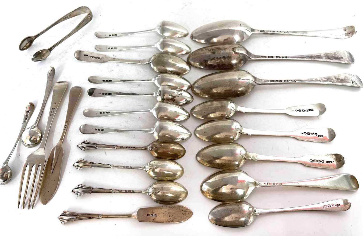 Mixed lot of silver flat ware to include three Georgian base marked tablespoons, four fiddle pattern - Image 7 of 10