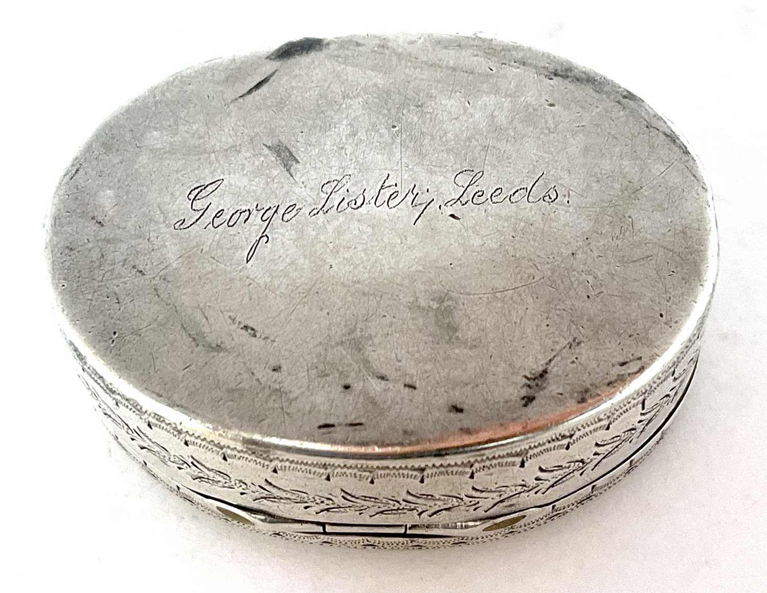 Edwardian silver snuff box of oval form, the hinged lid chased and engraved all over with scrolls - Image 4 of 7