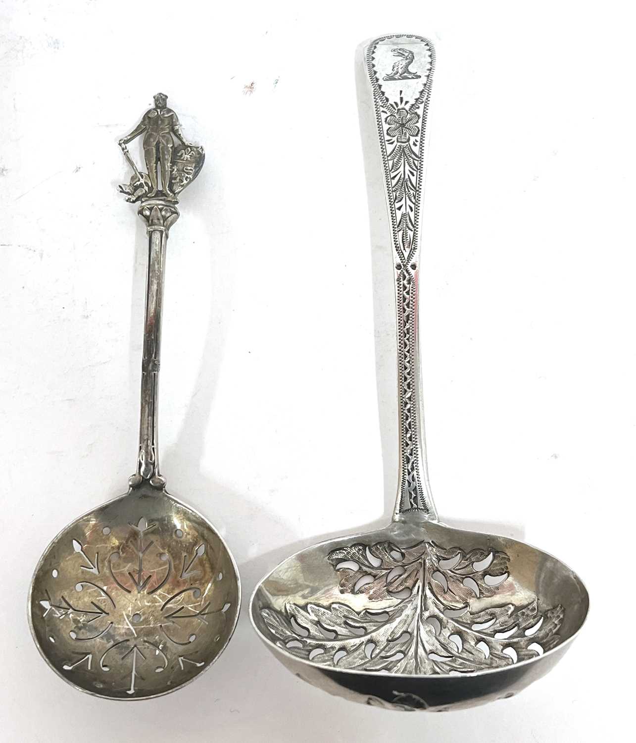 Mixed Lot: George IV silver sifter spoon the oval pierced bowl decorated with a stylised leaf - Image 3 of 4