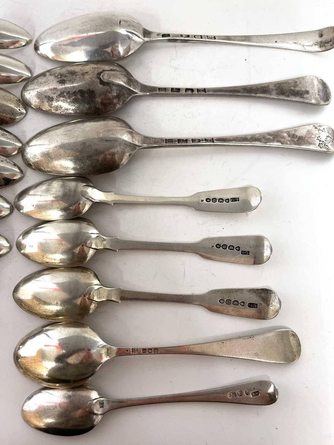 Mixed lot of silver flat ware to include three Georgian base marked tablespoons, four fiddle pattern - Image 8 of 10