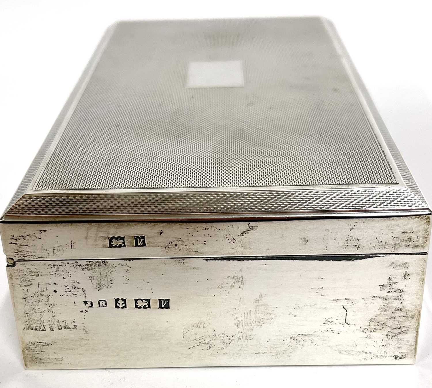 Silver cigarette box of rectangular form, the hinged lid with engine turned decoration around a - Image 7 of 7