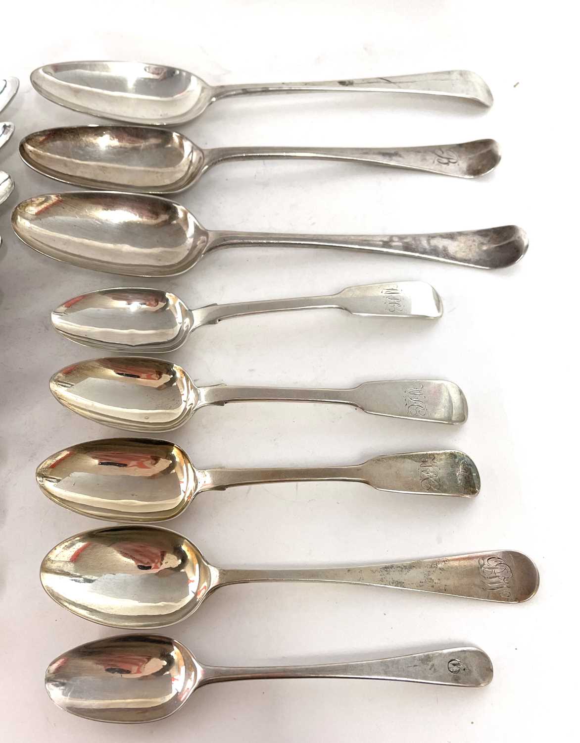 Mixed lot of silver flat ware to include three Georgian base marked tablespoons, four fiddle pattern - Image 5 of 10