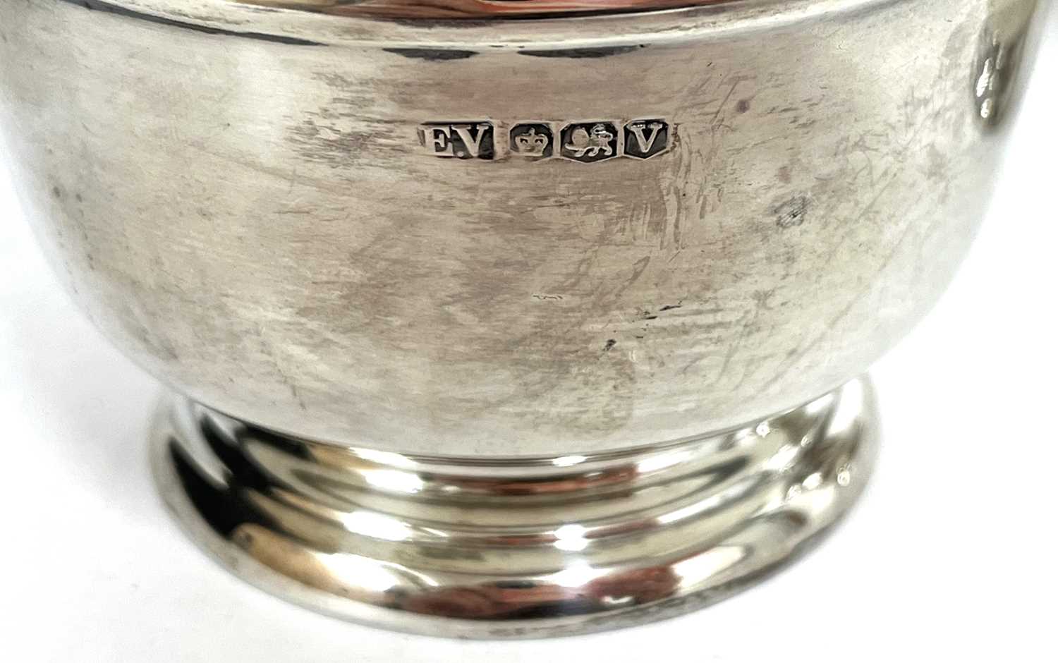 George VI silver four piece tea set comprising teapot, hot water jug, cream jug and bowl, hallmarked - Image 10 of 11