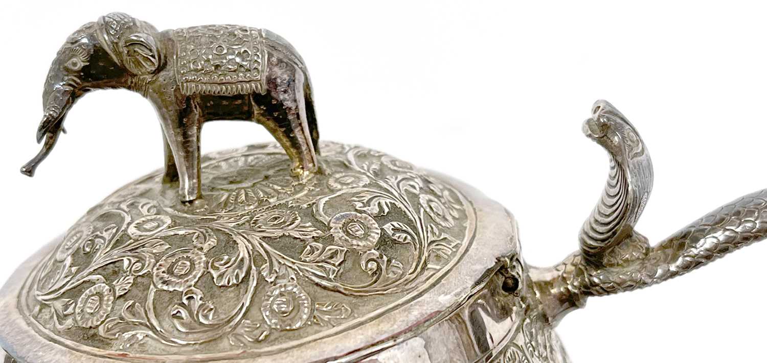 Antique Indian silver tea set 'Lucknow Circa 1900' with elephant and cobra design, comprising - Image 16 of 23