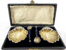 Cased pair of Edwardian silver shell salts and matching spoons, Birmingham 1904, makers mark for