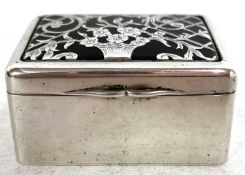 George V silver and tortoiseshell snuff/vesta box of rectangular form, the tortoiseshell and