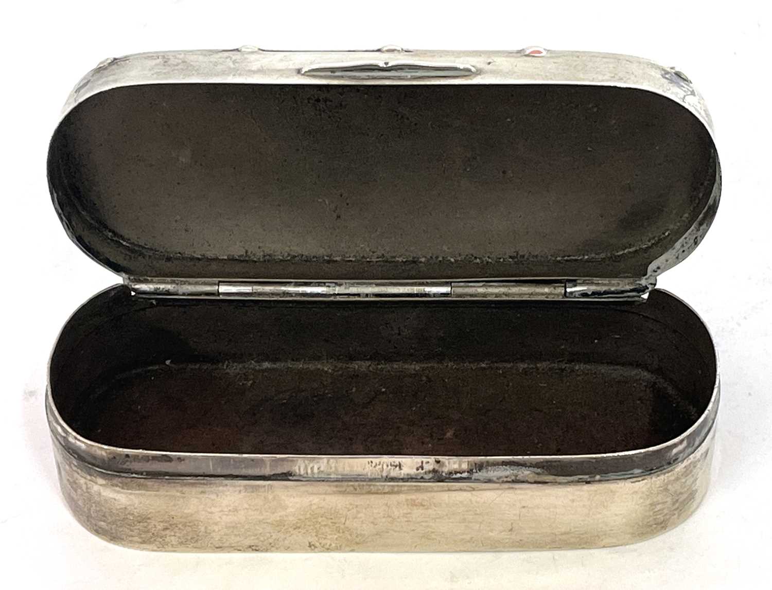 Edwardian silver trinket box of shaped rectangular form, applied with a bow and reeded border to - Image 6 of 6