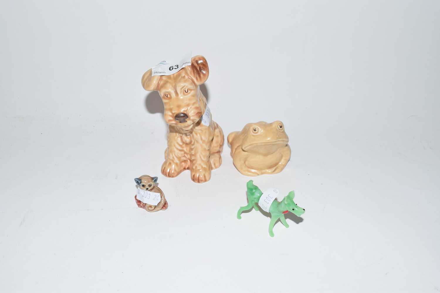 Mixed lot comprising a Sylvac model of a dog, a further model of a toad and other ornaments - Image 2 of 2