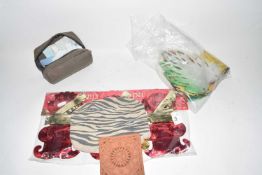 Mixed Lot: Vintage decorations, vintage make up bag etc