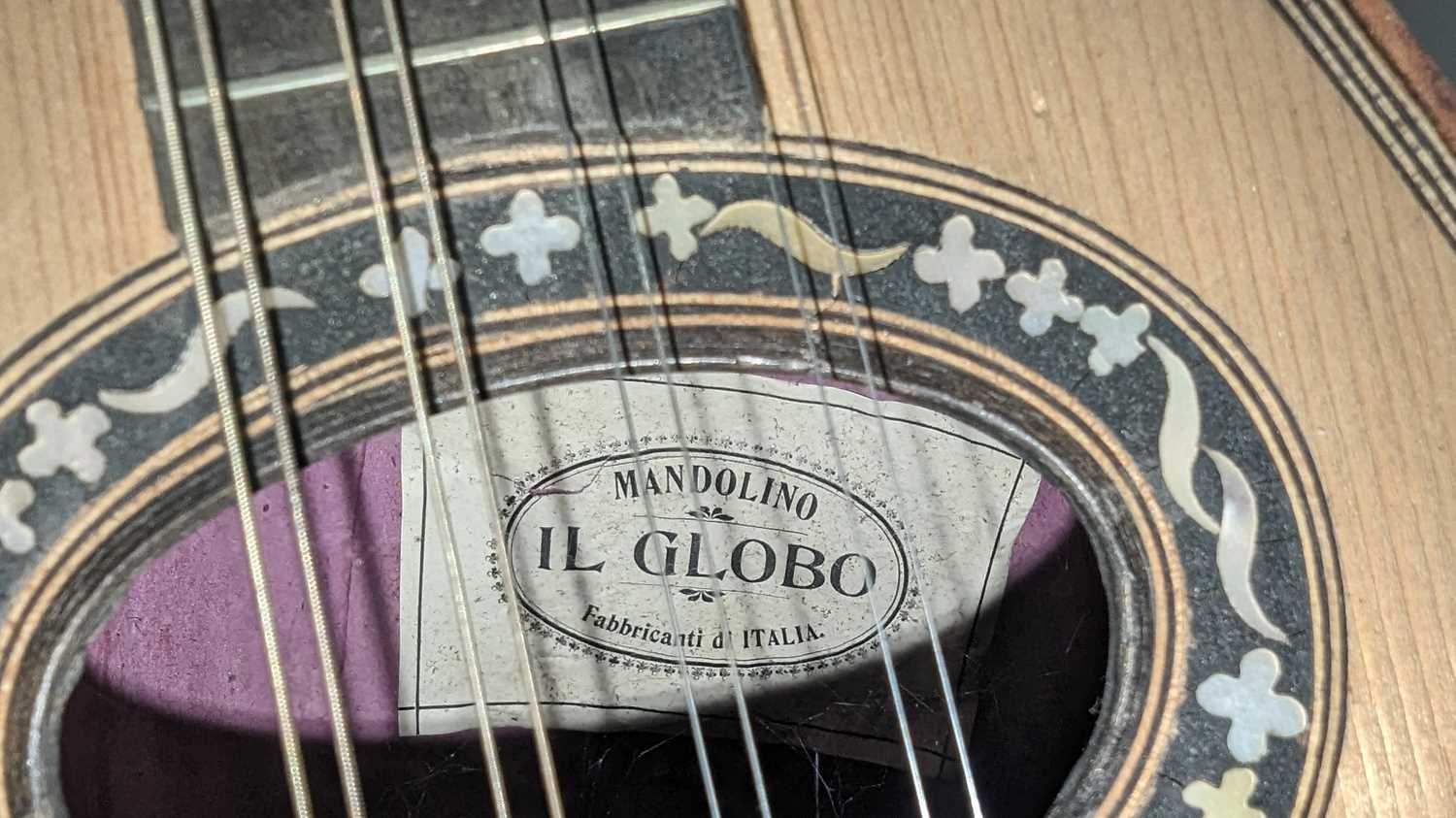 Mandolin bearing label Il globo - Image 2 of 2