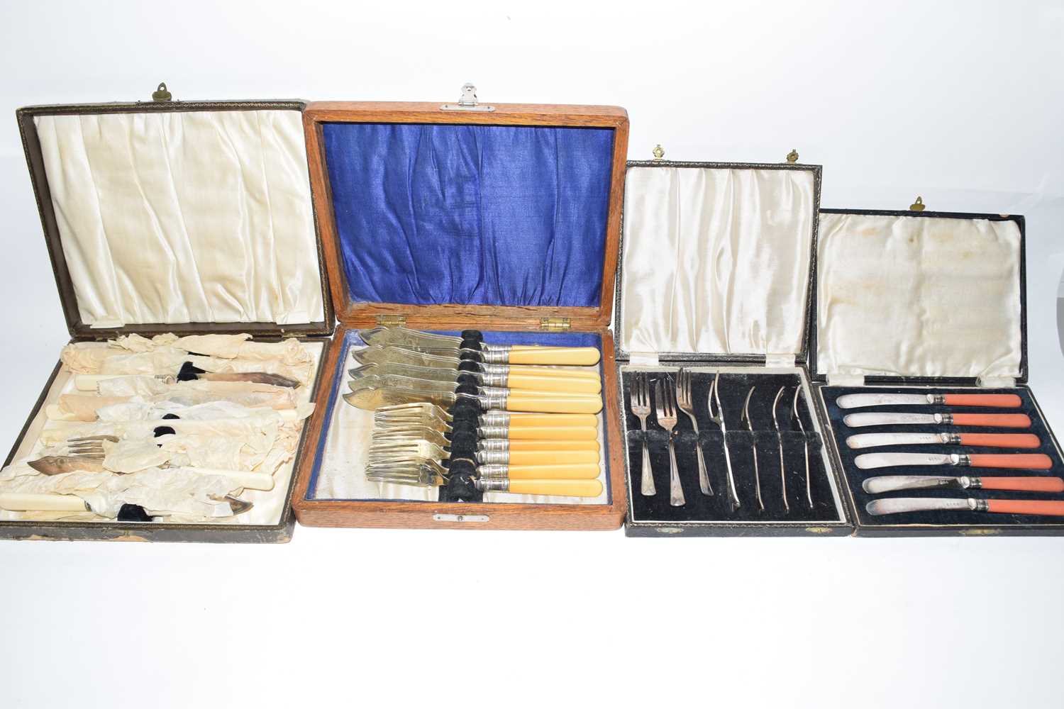 Mixed Lot: Various cased cutlery