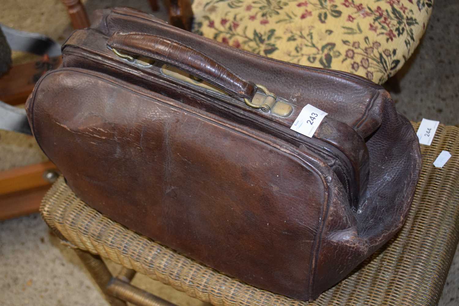 Vintage Gladstone style bag