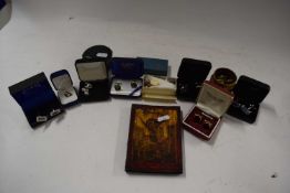 Mixed Lot: Various assorted modern cufflinks and other items
