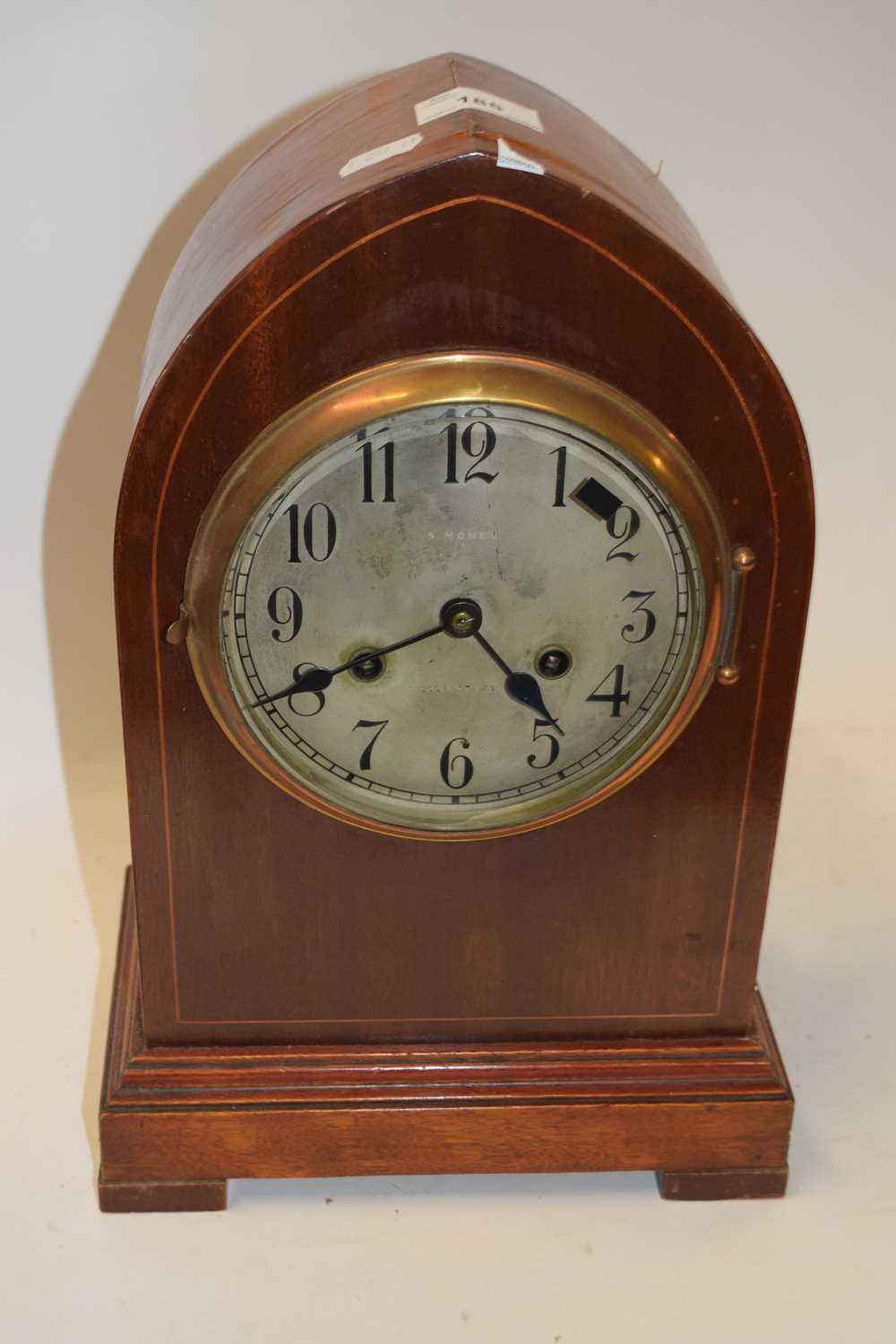 Early 20th Century mantel clock in mahogany veneered lancet shaped case