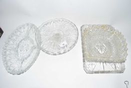 Mixed Lot: Various glass dishes, glass tray and a glass cake stand