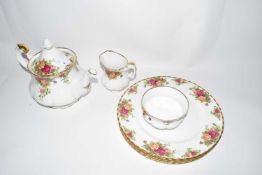 Small quantity of Royal Albert Old Country Rose tea and table wares