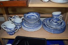 Quantity of Willow pattern table wares