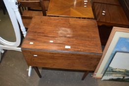 Small 19th Century mahogany Pembroke table, 61cm wide