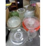 Mixed Lot: Various glass bowls, cake stand etc