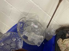 Mixed Lot: Various assorted glass bowls, vases etc