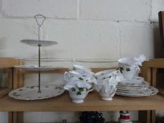 Quantity of Colclough ivy leaf tea ware