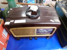 Vintage Cossor bakelite cased radio