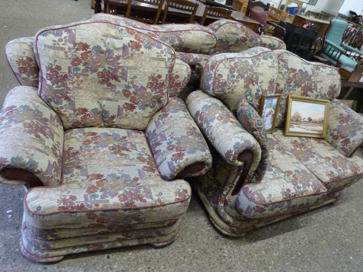 Floral upholstered three piece suite comprising a three seater sofa, two seater sofa and an armchair - Image 3 of 3