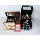 Mixed Lot: Various jewellery cases, assorted costume jewellery etc