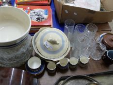 Mixed Lot: Various ceramics and glass wares to include bowls, drinking glasses etc