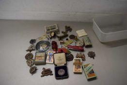 Box of mixed items to include various cigarette cards, cap badges, pocket knife etc