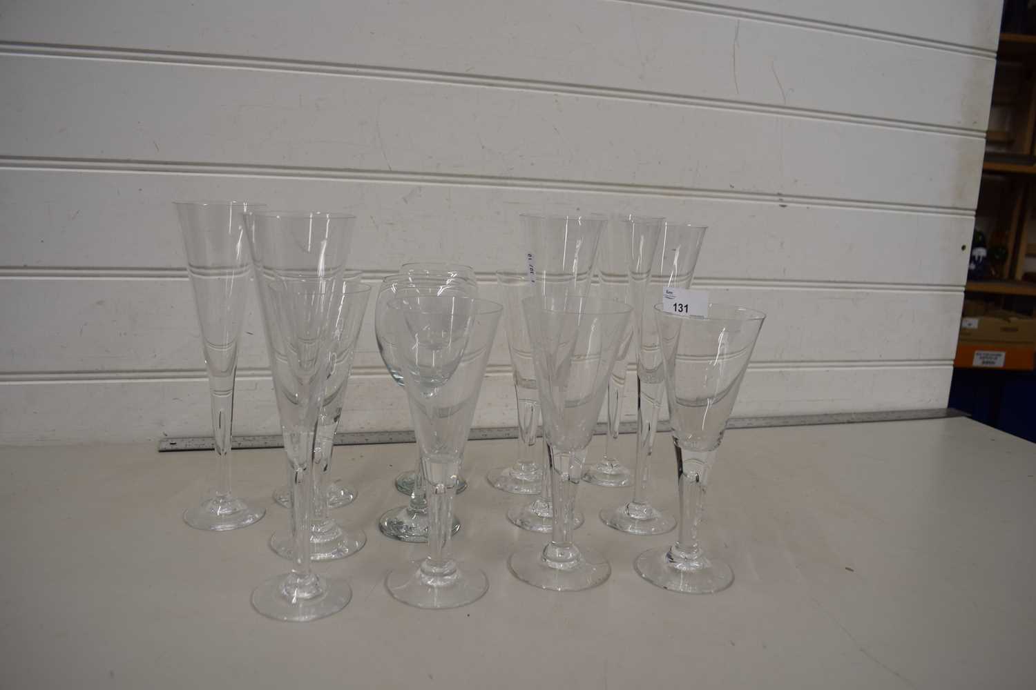 Mixed Lot: Various champagne flutes and wine glasses