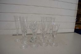 Mixed Lot: Various champagne flutes and wine glasses