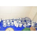 Quantity of Willow pattern tea wares