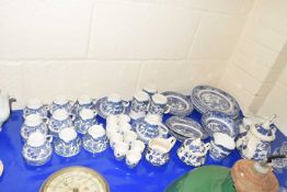 Quantity of Willow pattern tea wares