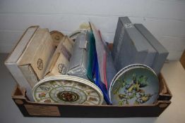 A quantity of various collectors and calendar wall plates