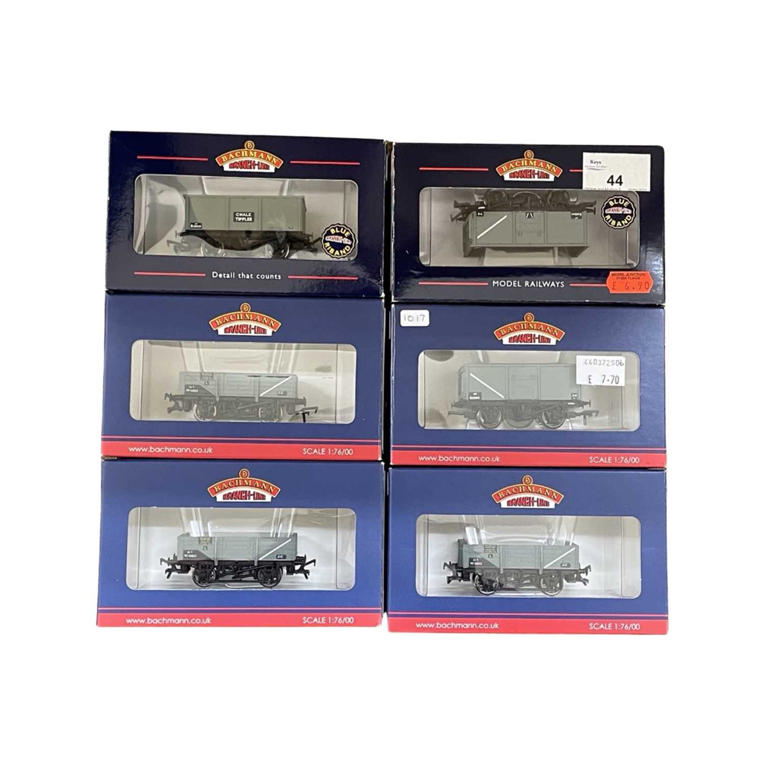 A mixed lot of boxed Bachmann Branch-Line 00 gauge wagons, to include: - 37-205D 16 Ton Steel