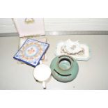 Mixed Lot: Various assorted ceramics to include Wedgwood pin tray, an Aynsley shell formed dish,