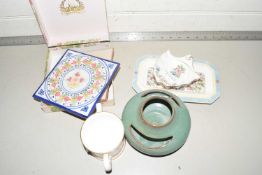 Mixed Lot: Various assorted ceramics to include Wedgwood pin tray, an Aynsley shell formed dish,